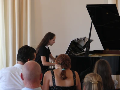 Foto vom Klavierschülerkonzert 2022, München, Nymphenburger Schloss, Johannissaal, 22.07.2022